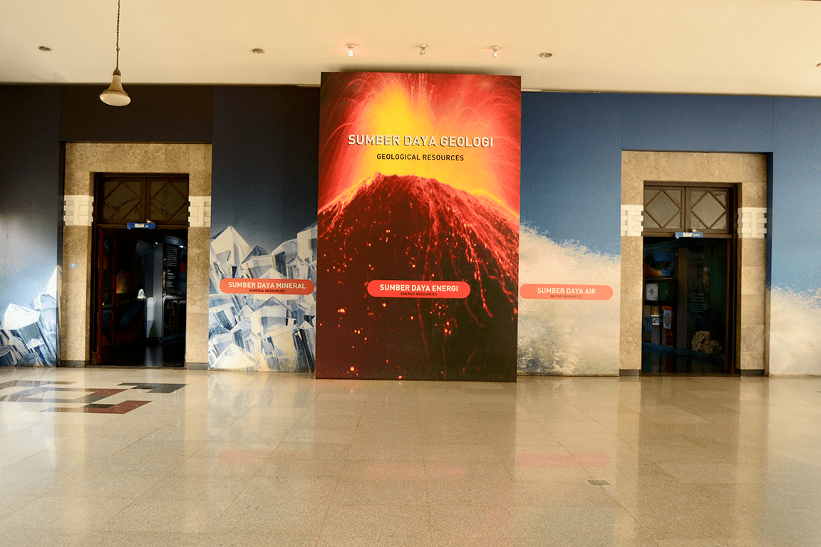 Tampak muka ruang pameran Sumber Daya Geologi