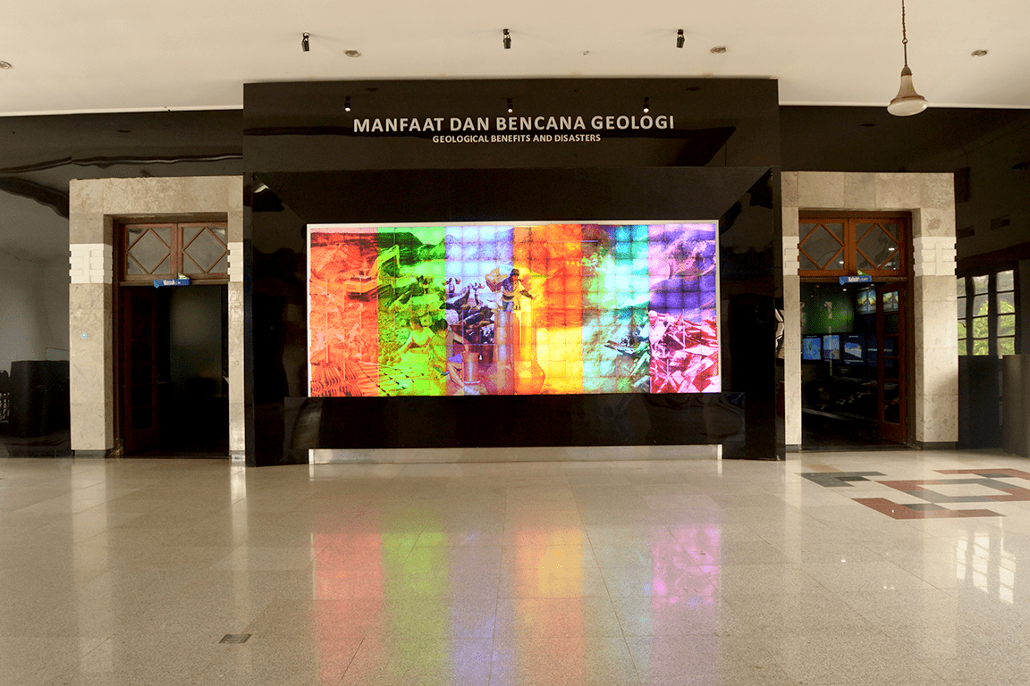 Tampak muka ruang pameran Manfaat dan Bencana Geologi
