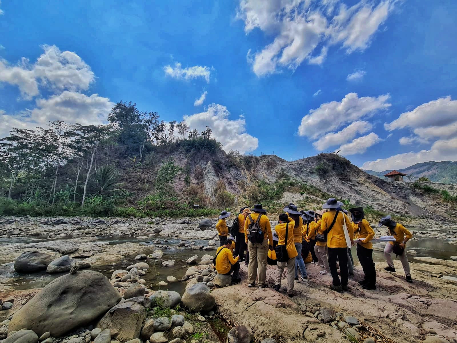 Melapang Di Samudra Batuan Karangsambung