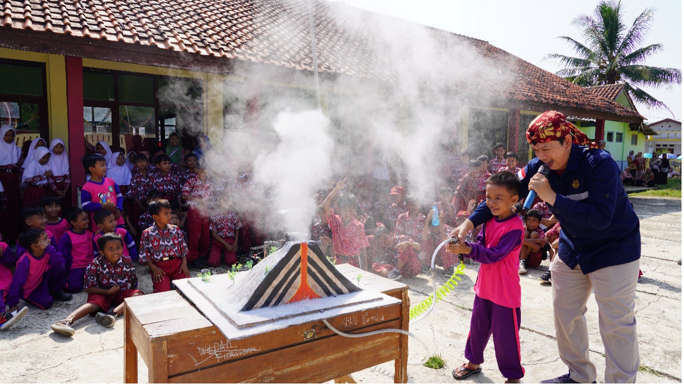 Keseruan Merdeka Belajar Bersama Museum Geologi di SDN Babakanjati, Kabupaten Kuningan