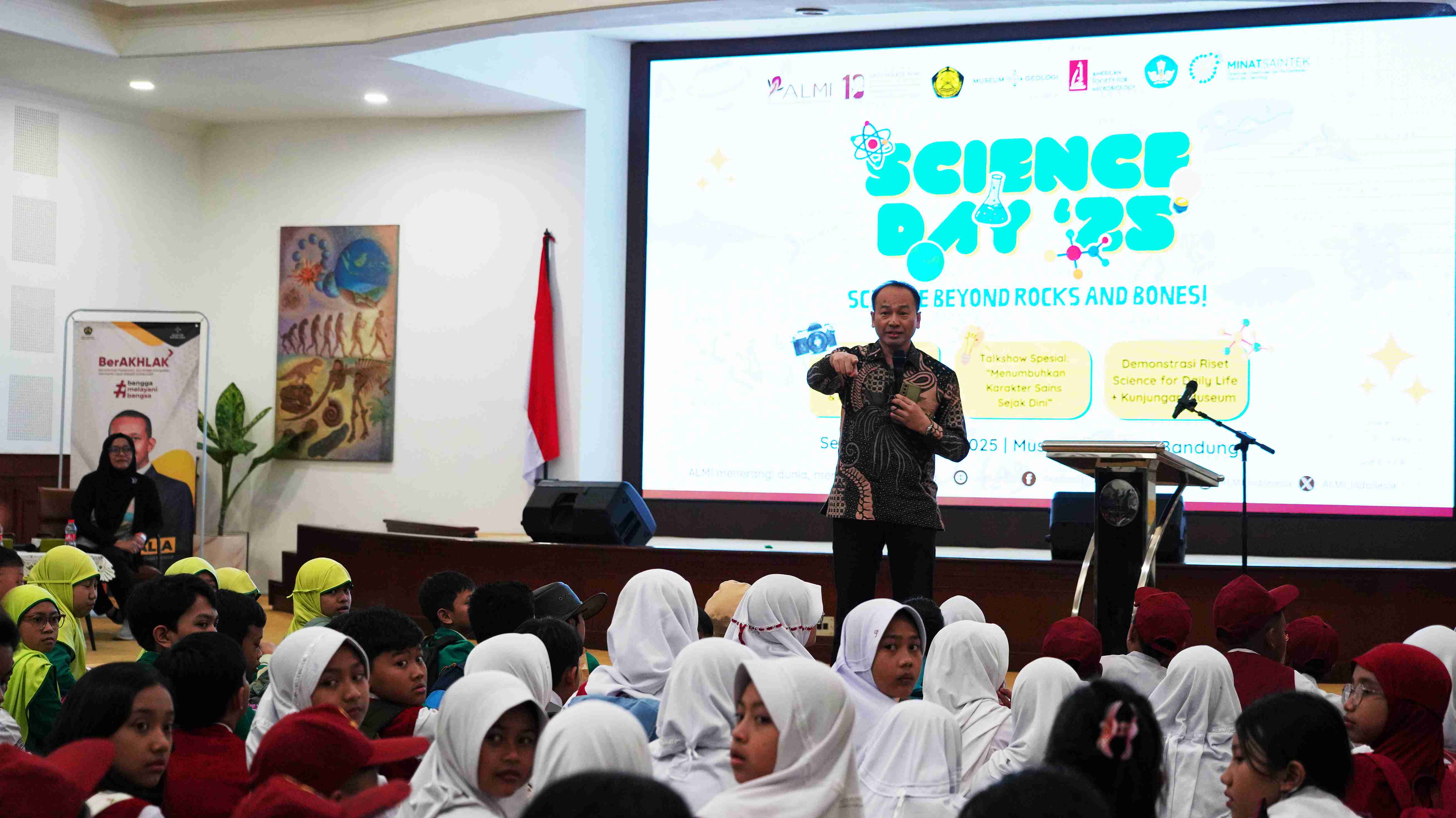 Menumbuhkan Karakter Sains Sejak Dini Melalui Science Day 2025