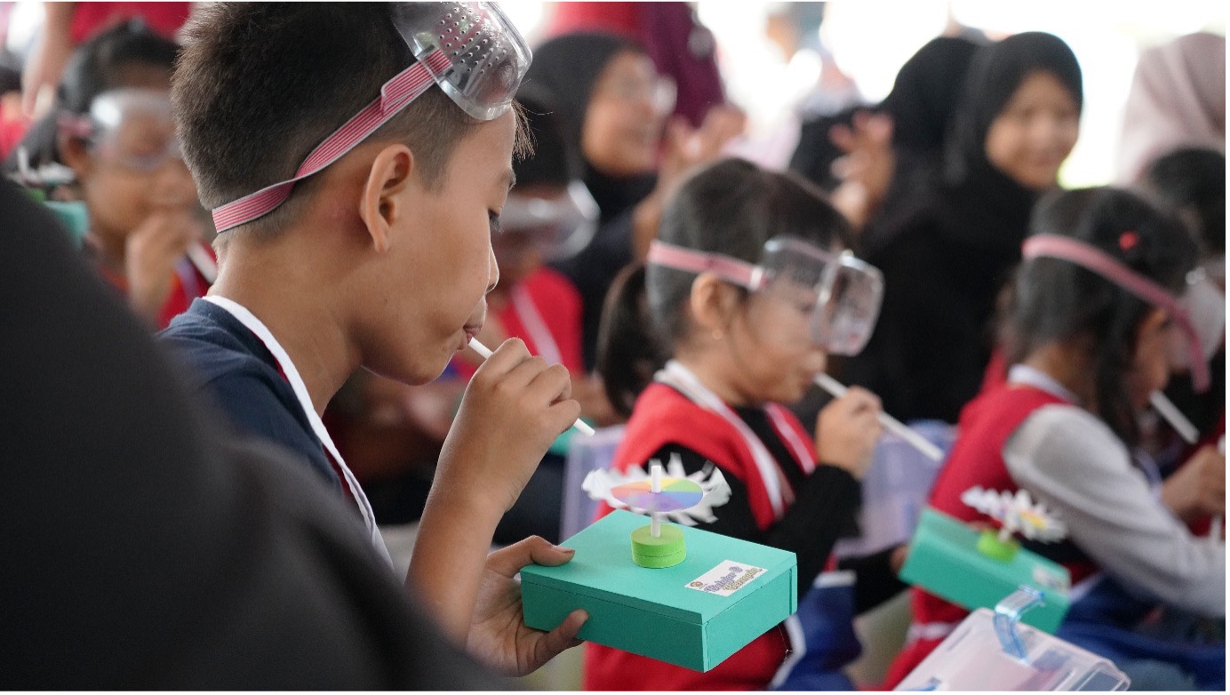 Dunia Kecil dalam Batuan